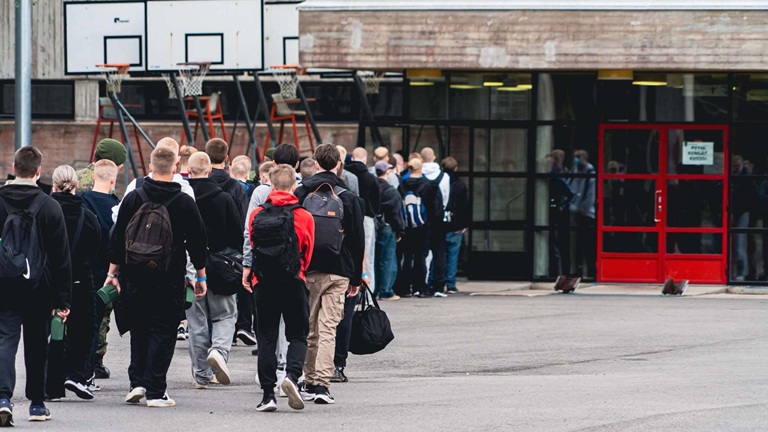 Naisviha ja häirintä kitkettävä armeijasta